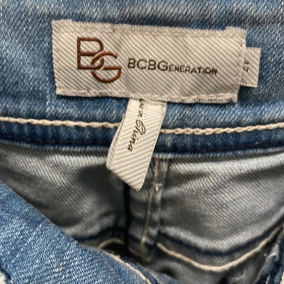 Brand new BCBG women jeans. Size 27 - Picture 3 of 5